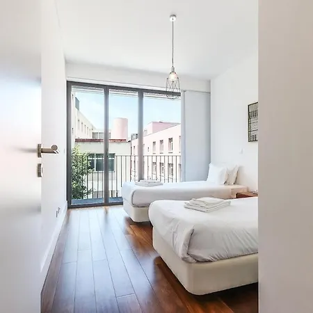 Alcantara Lovely With Balcony 2 Bdr With Ac דירה ליסבון
