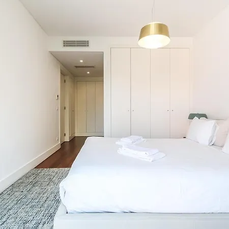 Alcantara Lovely With Balcony 2 Bdr With Ac Apartment *