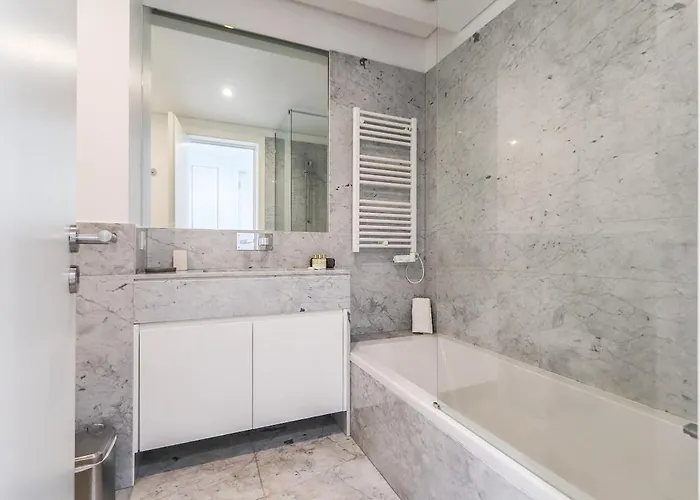 Alcantara Lovely With Balcony 2 Bdr With Ac * Lisboa