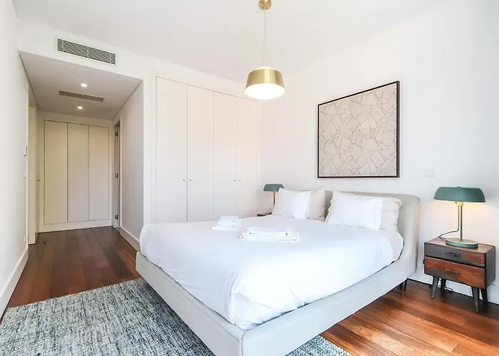 Alcantara Lovely With Balcony 2 Bdr With Ac Apartment *