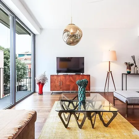 Alcantara Lovely With Balcony 2 Bdr With Ac شقة Lisboa