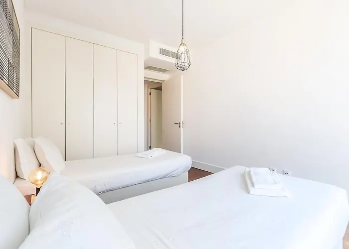 Alcantara Lovely With Balcony 2 Bdr With Ac Apartament Lizbona